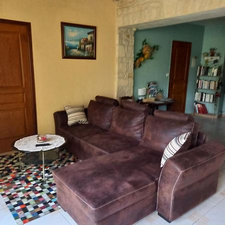 Les Quatre Saisons Villa Saint-Angeau Екстериор снимка
