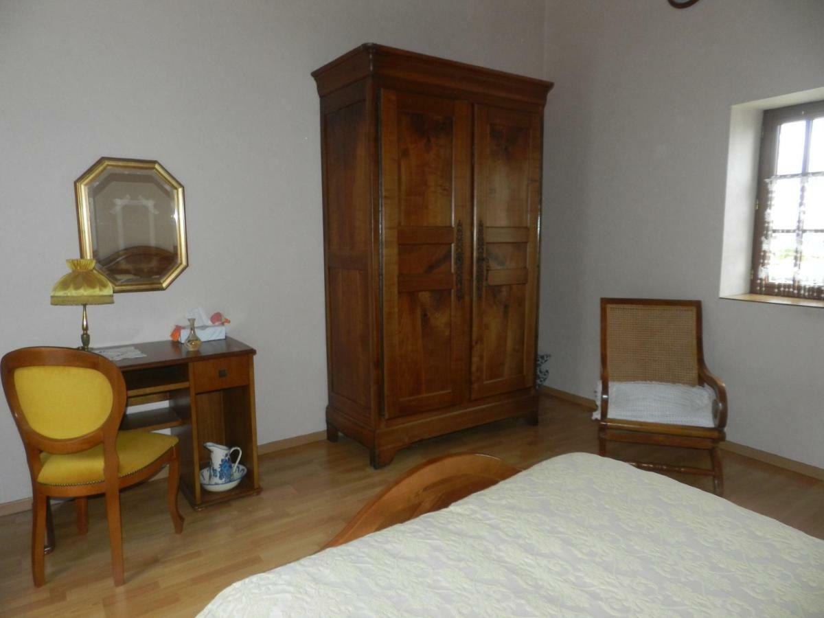 Les Quatre Saisons Villa Saint-Angeau Екстериор снимка