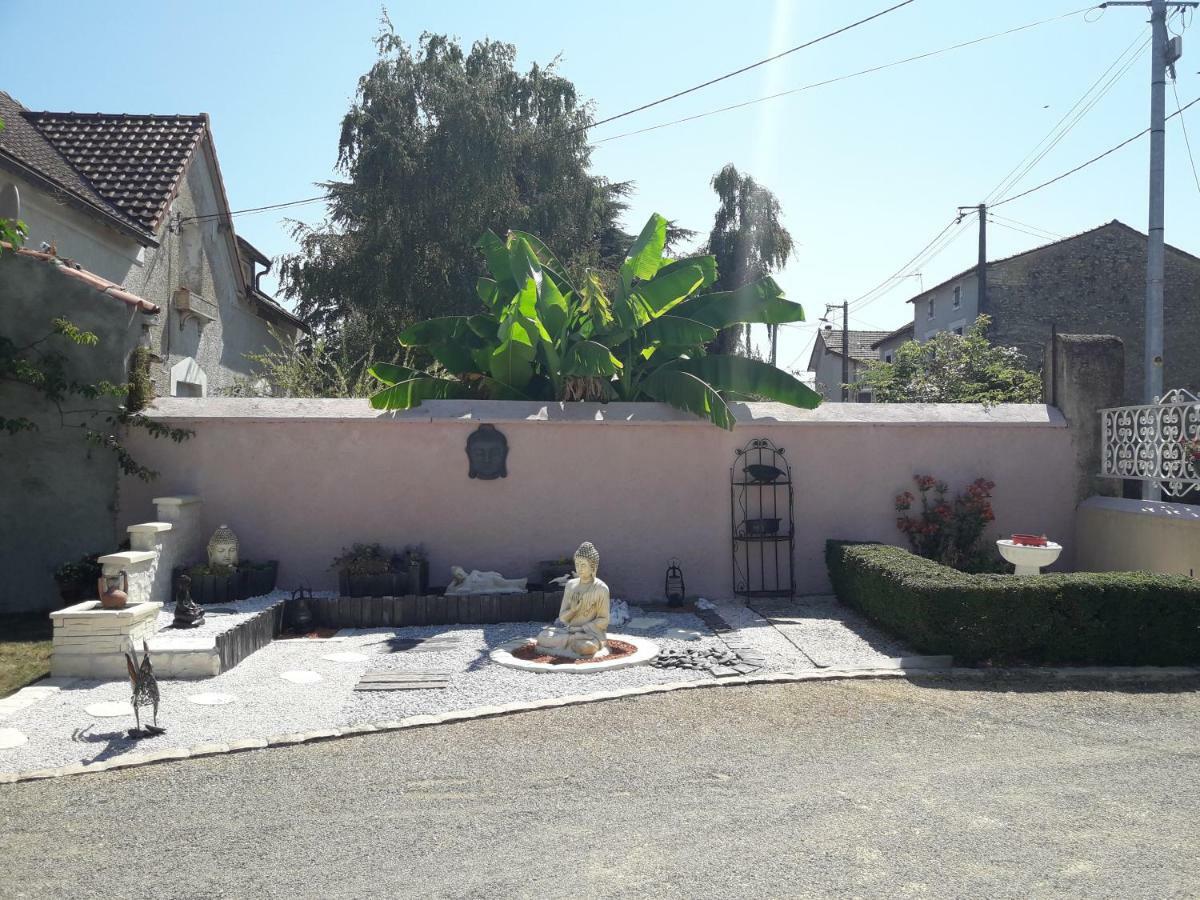 Les Quatre Saisons Villa Saint-Angeau Екстериор снимка